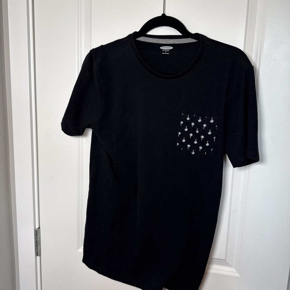 Old Navy Men's Black Tshirt Pineapple Pocket Tee Short Sleeve Small